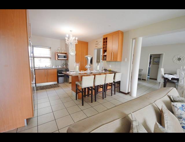 4 BEDROOM APARTMENT FOR SALE IN EMFULENI GOLF ESTATE